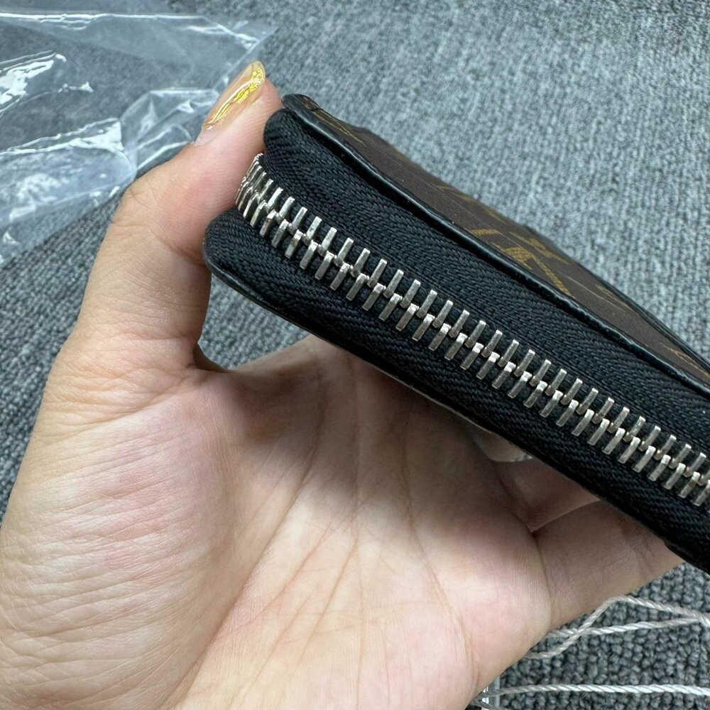 100% Authentic Louis Vuitton Vertical Zippy Wallet - Picture 8 of 11